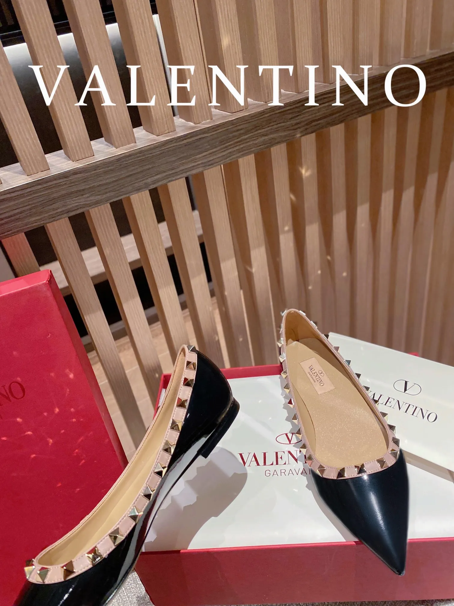 👟👟Ex-factory price 520👟👟 Women's shoes Women's shoes Women's shoes Women's shoes Women's shoes Women's clothes 𝙑𝙖𝙡𝙚𝙣𝙩𝙞𝙣𝙤/Valentino𝙑𝙏 🎁Latest colors😍ʚ😊ɞ It has been an Italian national treasure brand since the 1960s. Timeless and deeply rooted in people's hearts❤ Never out of date. One of the must-have items 〰 ɪɴѓᴏʀᴍᴀᴛɪᴏɴ 〰♡ There are many colors for you to choose from💝Original molded electric rivets (non-oxidized) High-end customized imported cowhide➠Mirror patent leather❗️Details in place🆚Exclusive color card💯Comfortable sheepskin lining✅Imported Italian leather outsole🇮🇹 Code number: 35-39 (34.40.41.42) additionally customized♡♡